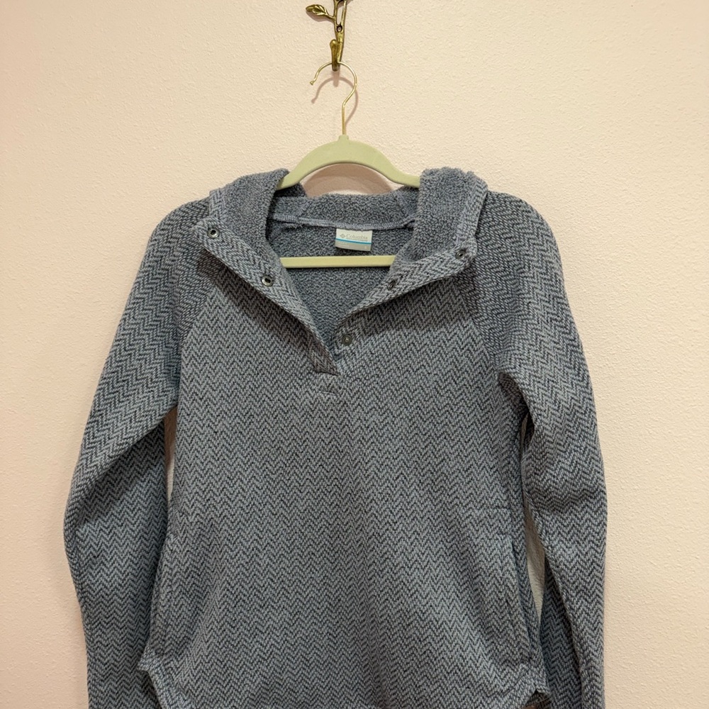 Gray Chevron Patterned Hoodie - image 1